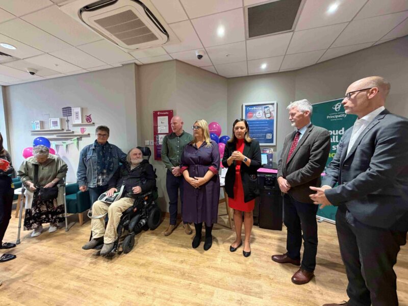 Principality OneBanx Maesteg launch, Huw Irranca-Davies MS, Stephen Kinnock MP